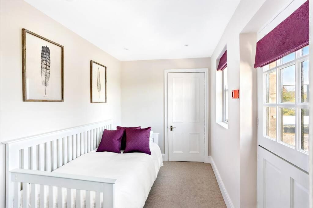 Central Harrogate Townhouse Apartment With Parking エクステリア 写真